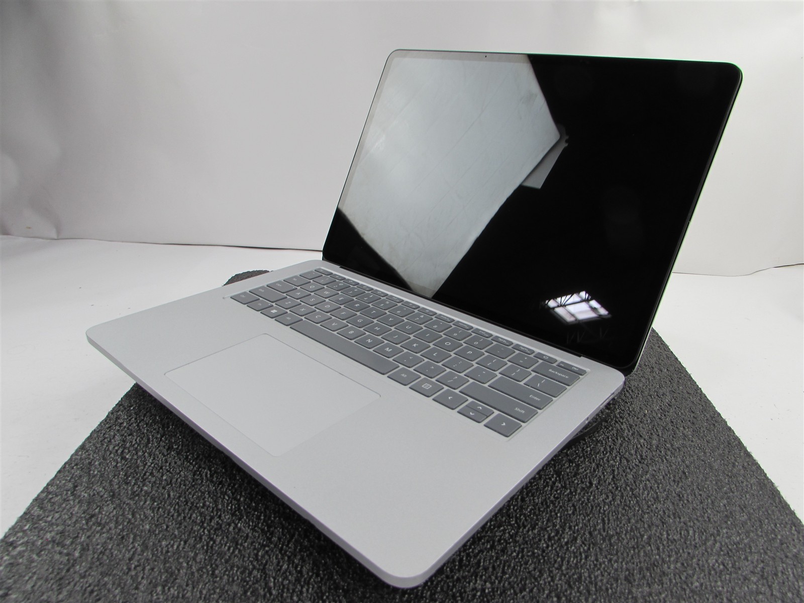 Microsoft Surface Laptop Studio 1964 i7-11370H 1TB SSD 32GB RTX A2000 *No A/C*