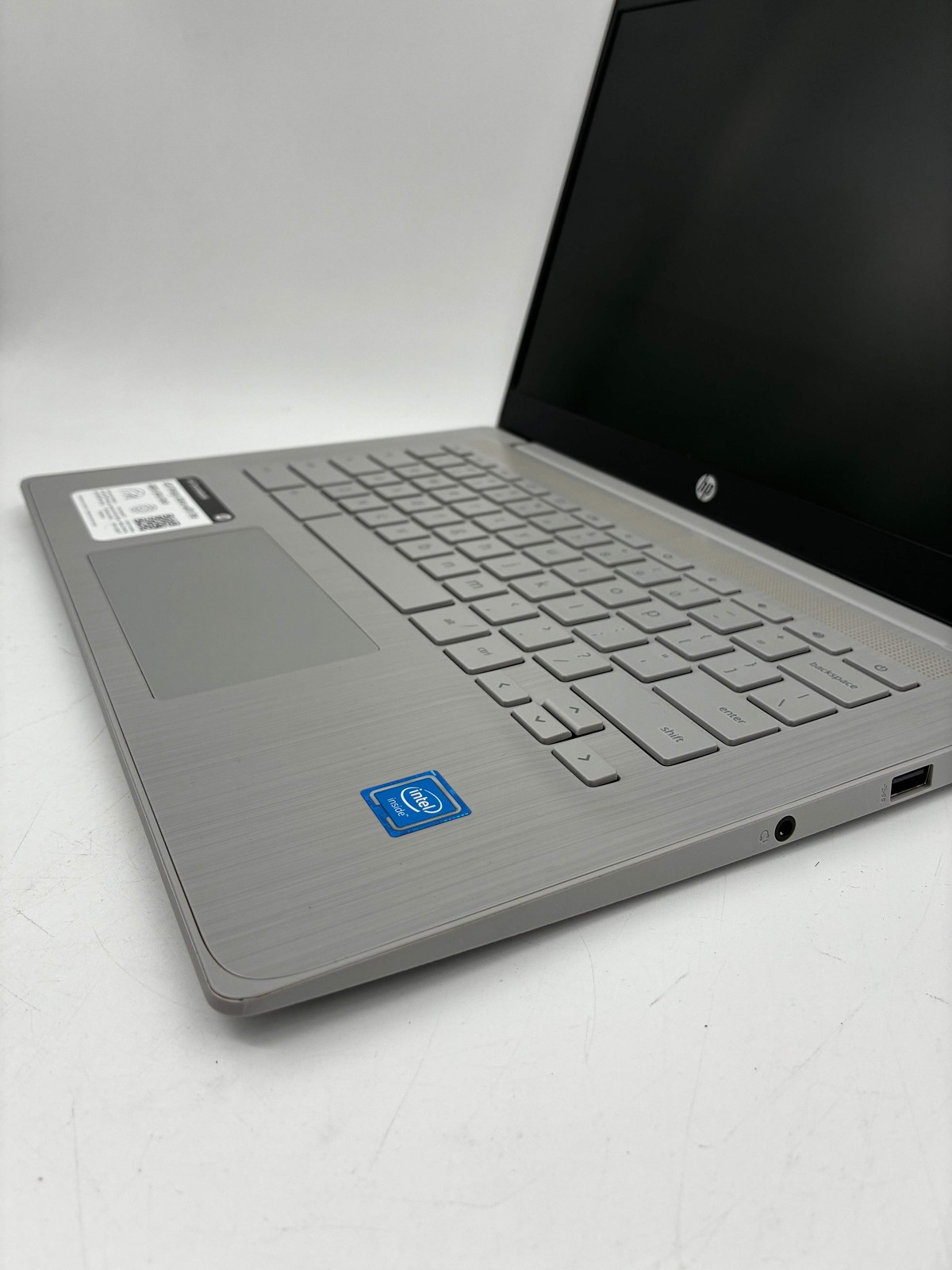 HP Chromebook 14a-ne0013dx 14″ Intel Celeron N4120 4GB 64GB Gray w/ Charger