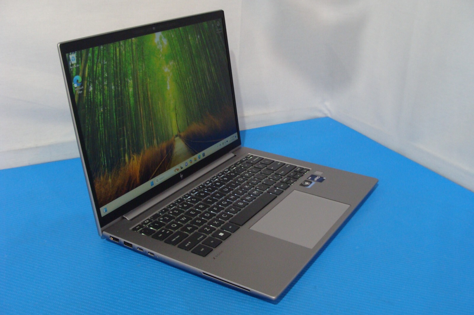 HP ZBook Firefly G9 14″ FHD+ Workstation i5-1250P 16GB 256GB SSD Warranty 2025