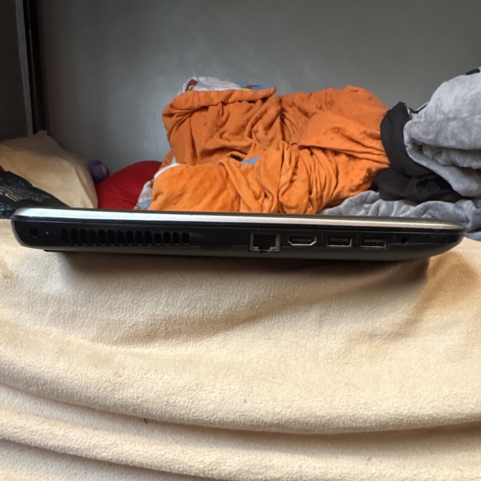 HP 15-af008au 15.6″ Laptop AMD A4 4GB 500GB HDD Win 10 Radeon R3 Silver
