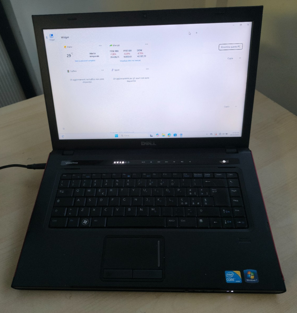 Dell Vostro 3500 i5 M520 8GB 300GB NVIDIA 310M WiFi Webcam Bag