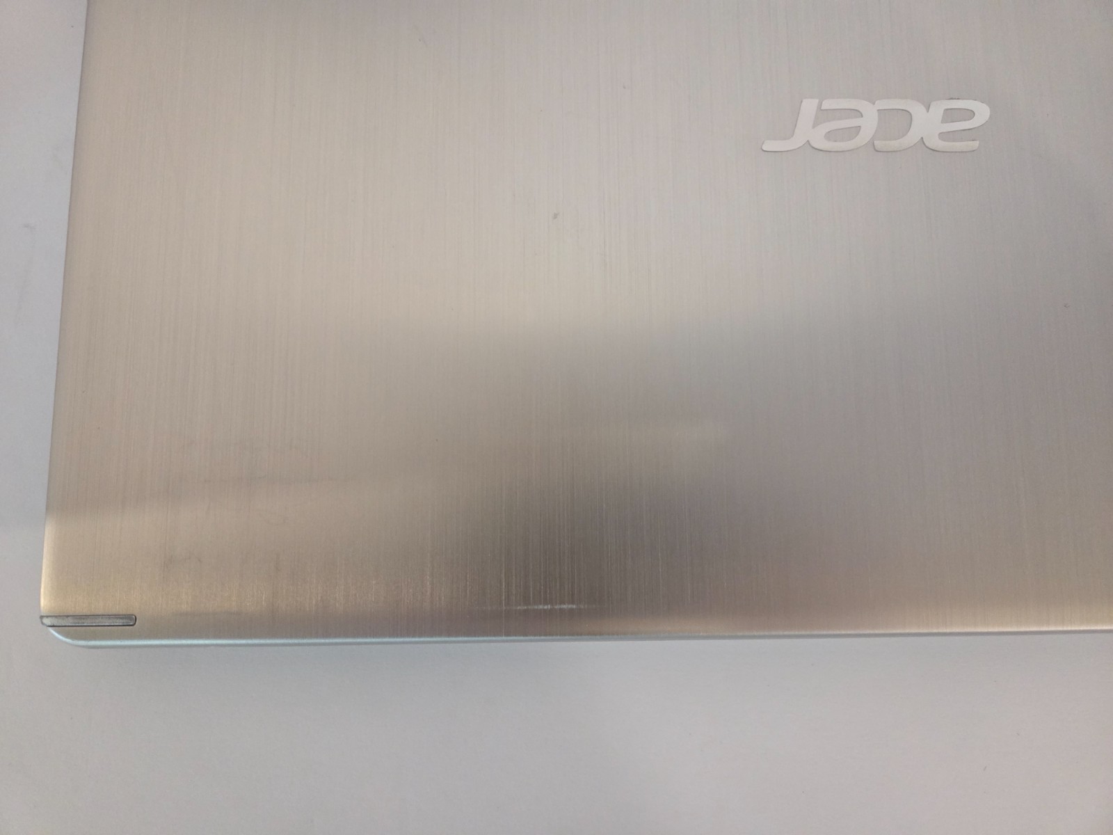 Acer Aspire 5 A515-43-15.6″FHD AMD Ryzen 3 3200U 2.6GHz 4GB RAM