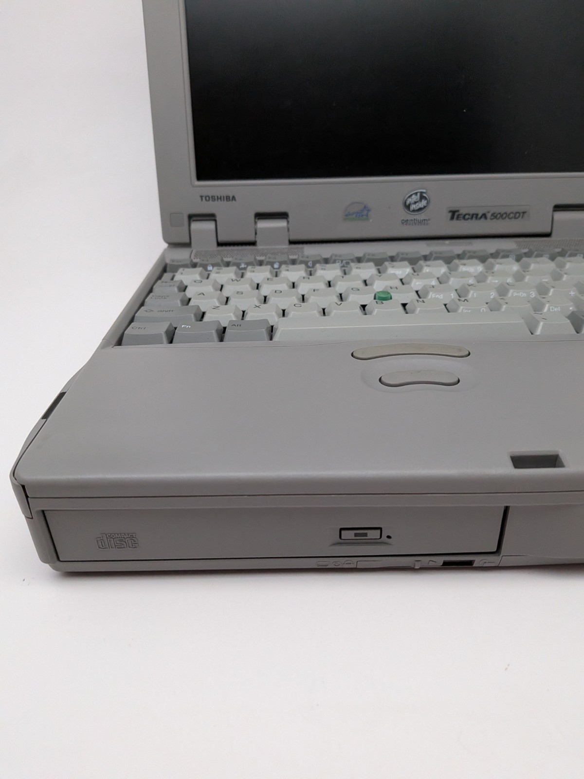 Vintage Toshiba Tecra 500CDT Notebook Computer w/HDD RAM WIN 95 *WORKS*