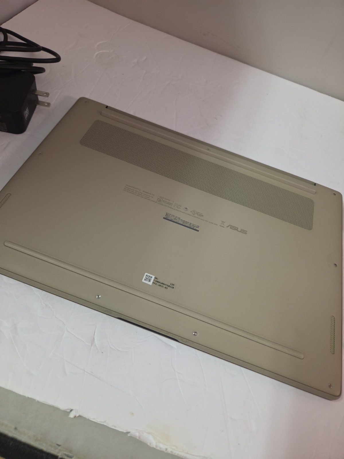 ASUS – Zenbook A14 14″ FHD+ OLED Snapdragon X Plus 16GB RAM 512GB SSD