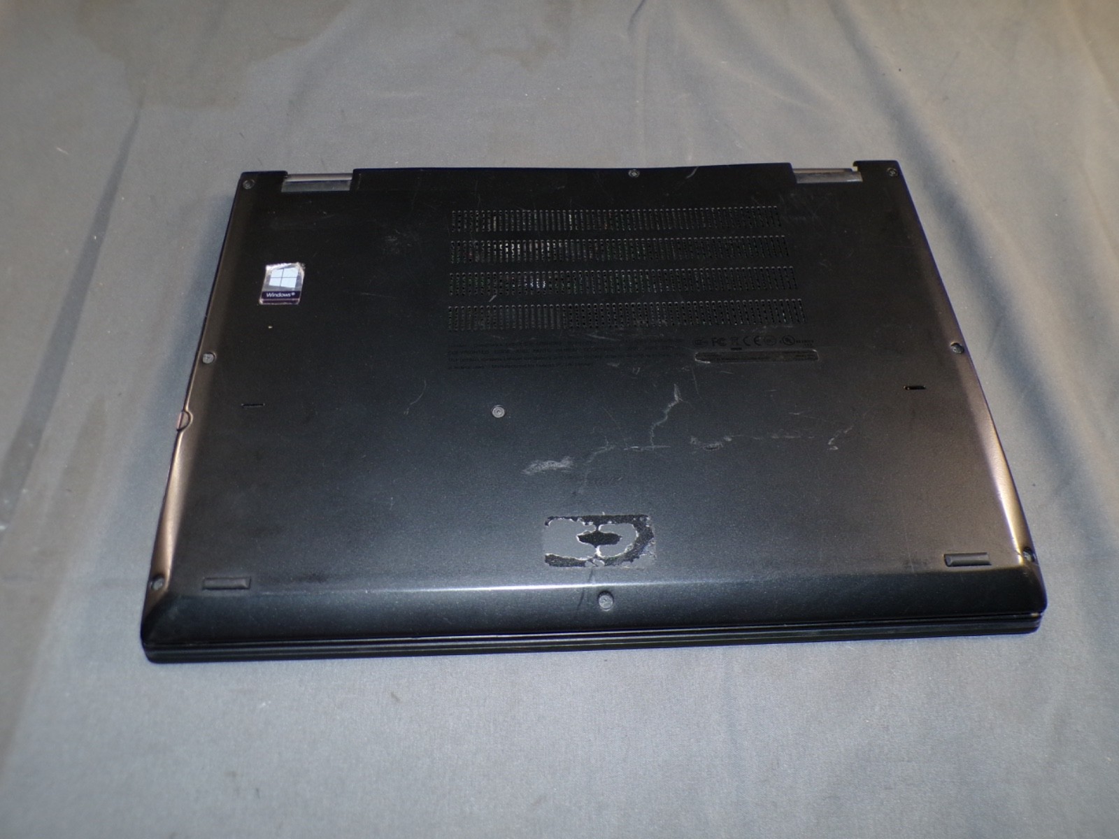 THINKPAD YOGA 370 INTEL CORE i5 -7300U 2.60GHz 8GB RAM **NO HD/ NO CADDIE/ NO OS