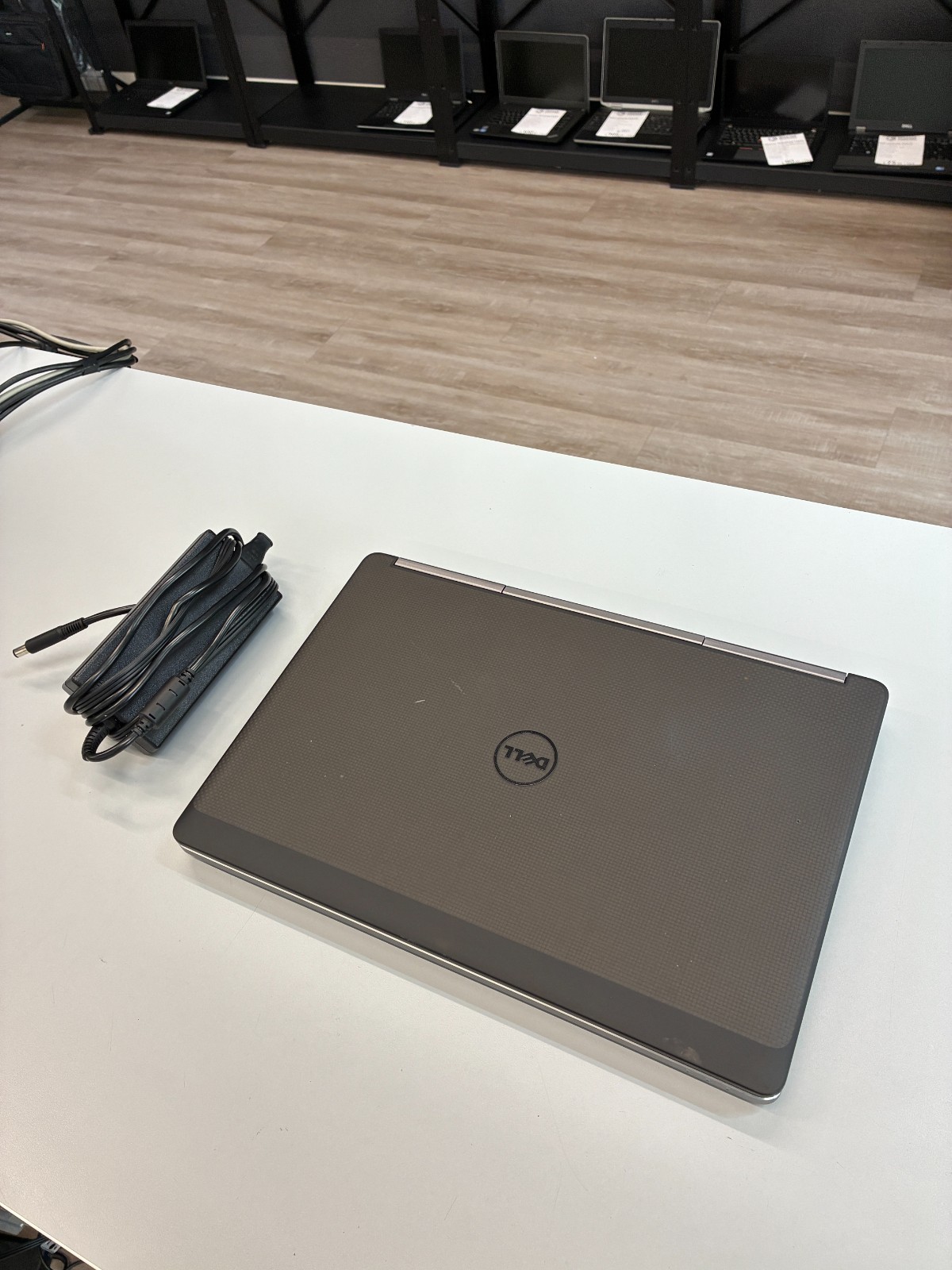 Dell Precision 7510: 15.6″ (4k) / i7-6920HQ / RAM 48Gb / Quadro M2000M / SSD 1Tb