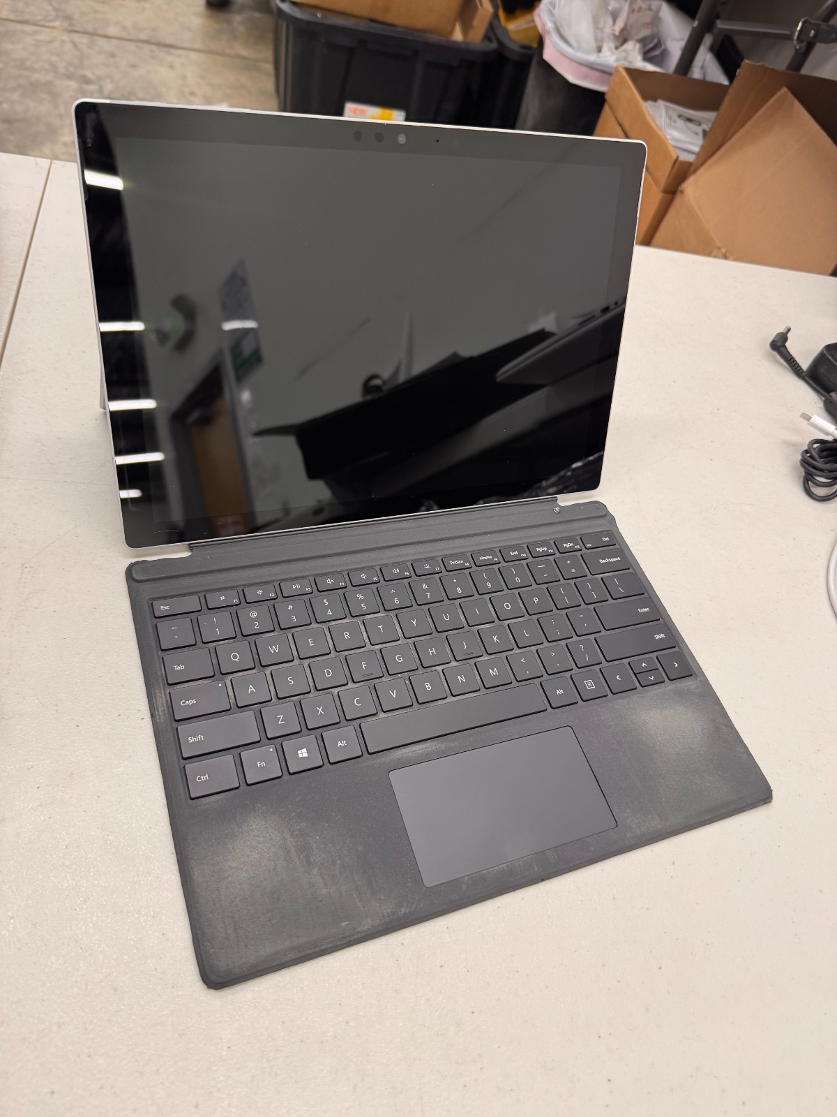 Microsoft Surface Pro M1796 5th Gen Intel Core i7-7660U 2.5GHz 8GBRAM 256GB SSD