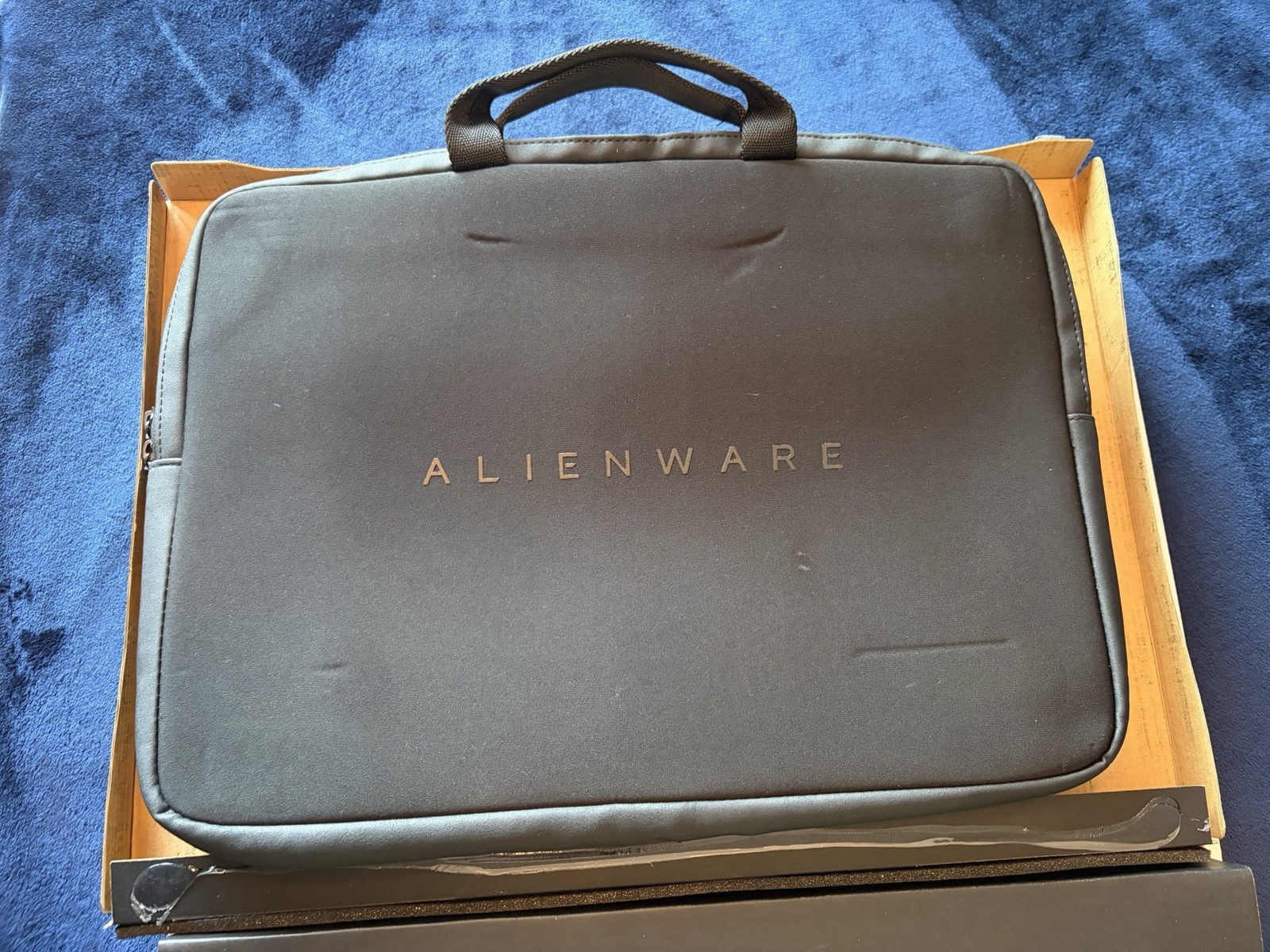 Alienware 17 17in i7-8750H 32GB SSD GTX 1660Ti Win11 Pro Sleeve