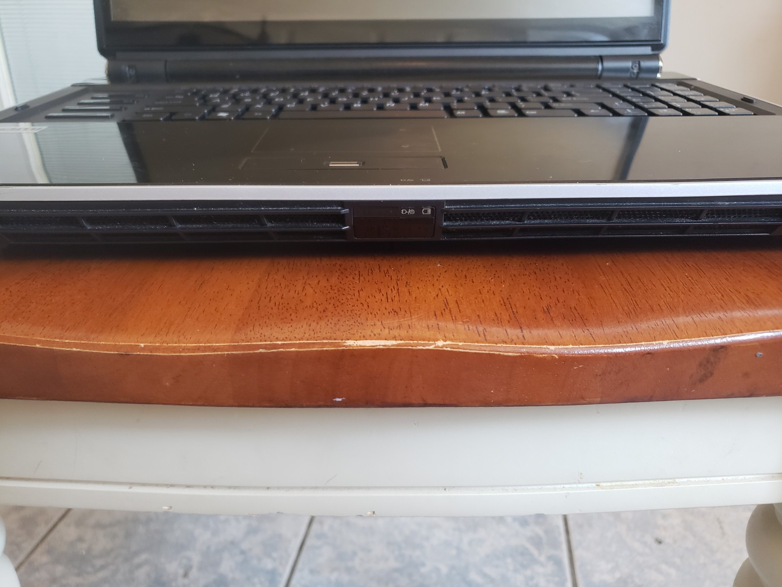 Very Rare Sager m980nu 18.4″ 1080p C2QXE qx9300 2.53ghz 8gb gtx 260m SLI Capable