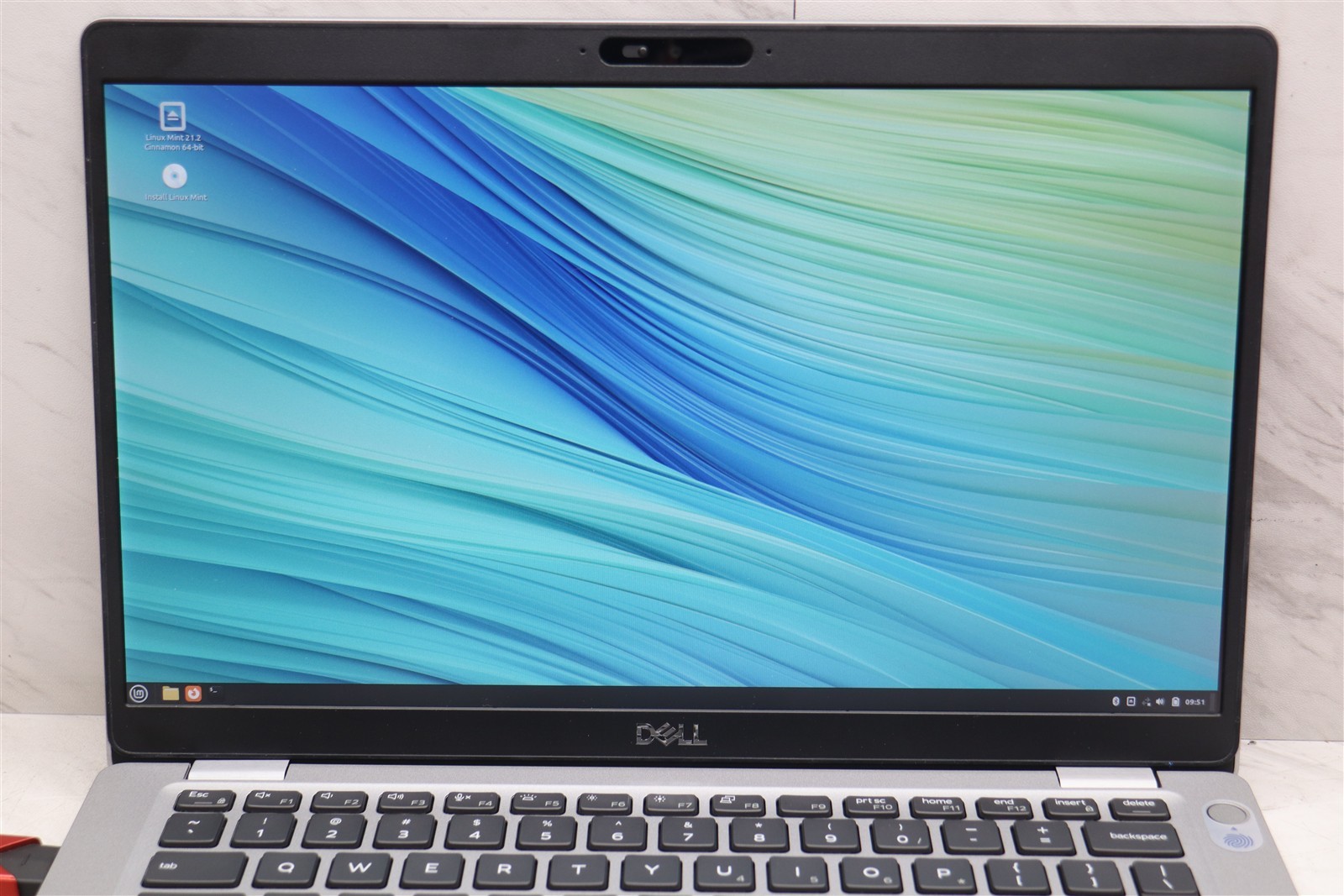 Dell Latitude 5410 14″ i5-10310U 1.7GHz 8GB FHD Laptop 1080p w/ Adapter