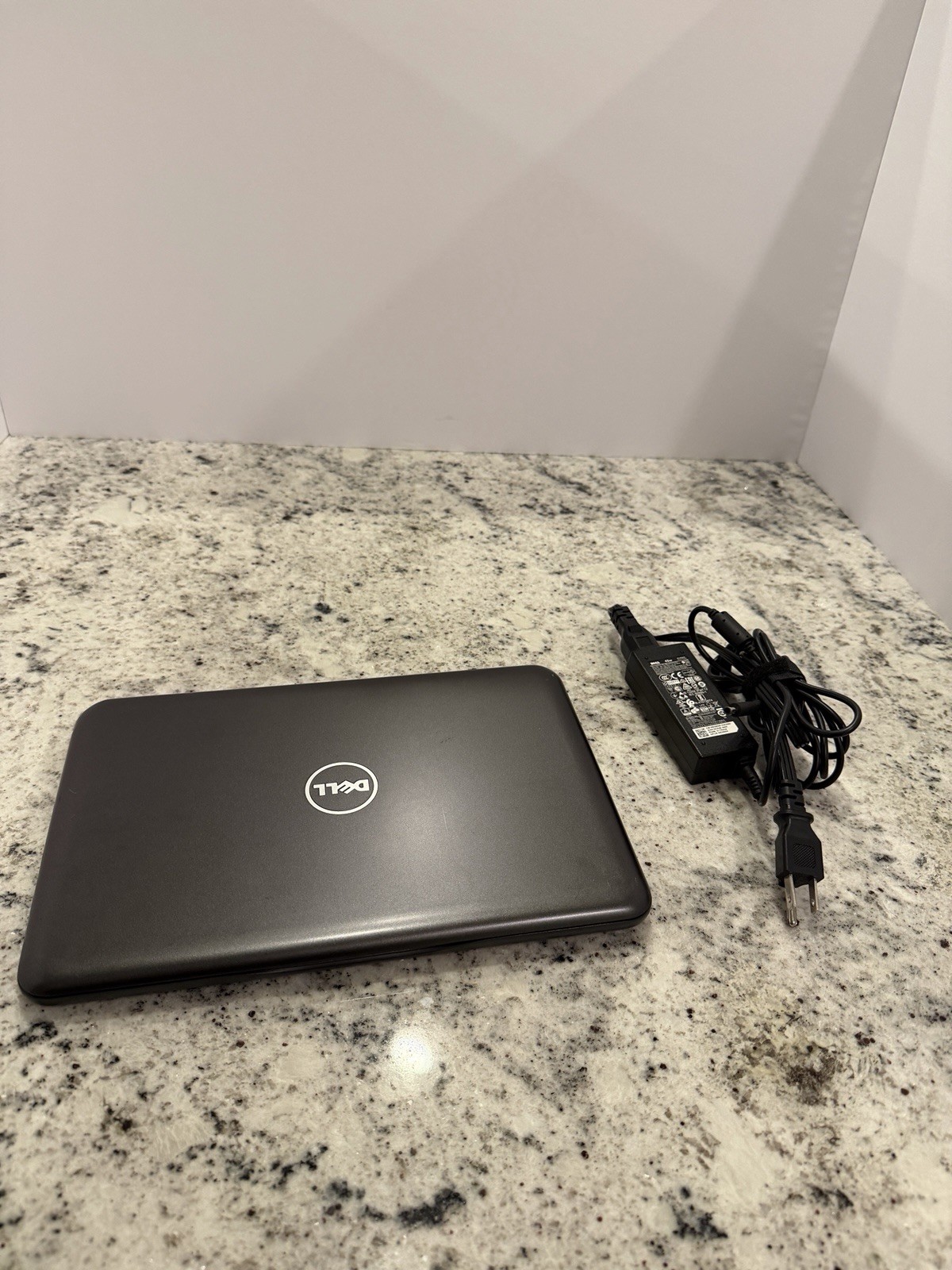Dell Inspiron 11 3180 P24T003 Laptop AMD A6 4GB For Parts w Charger