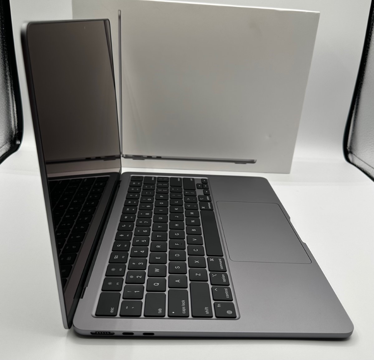 Apple MacBook Air (M2, 2022) A2681 13.6″ 8GB, 256GB SSD – Space Gray