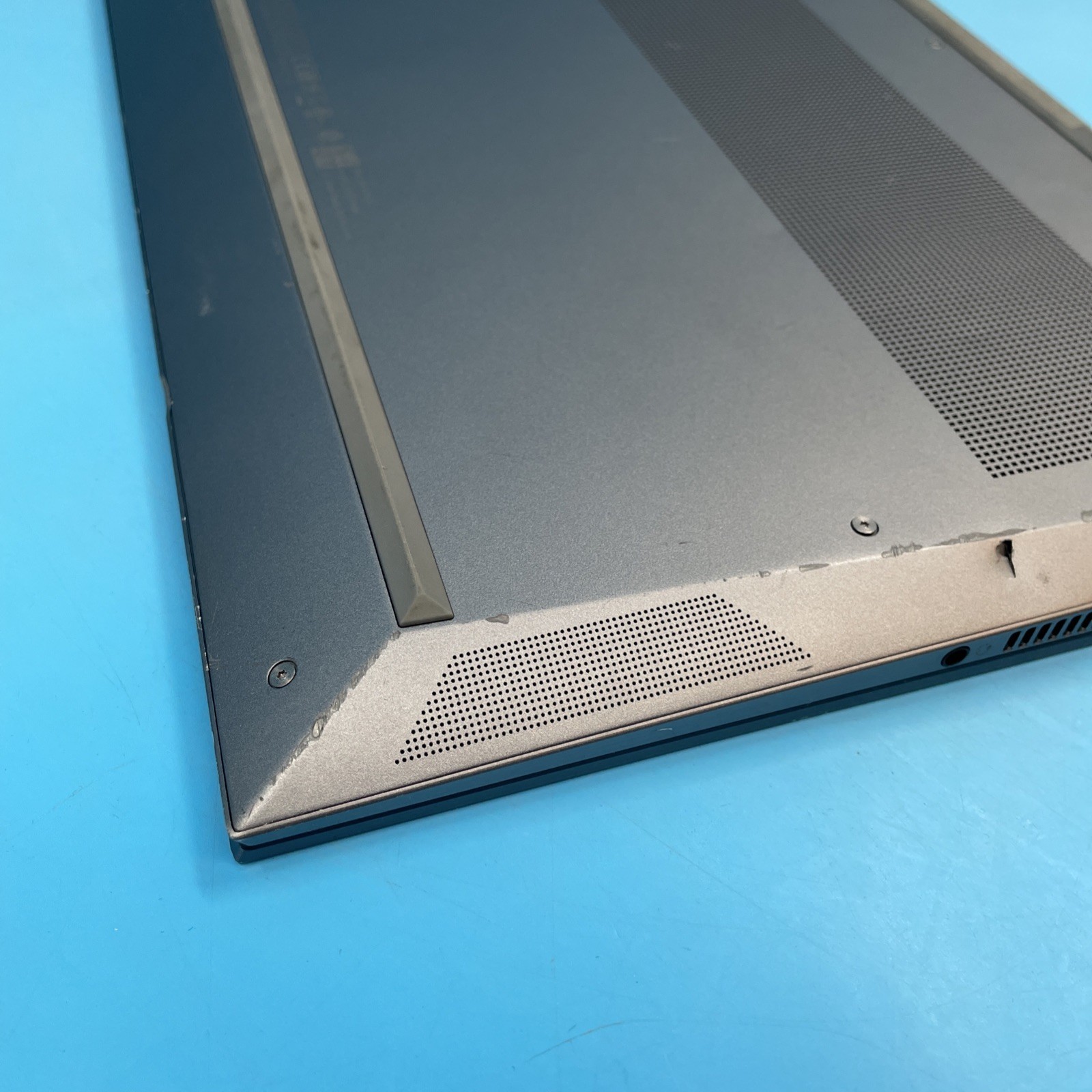 HP ZBook Studio G8 | i7-11850H | 32GB RAM | 256GB SSD | A2000 | WIN 11 PRO | 89%
