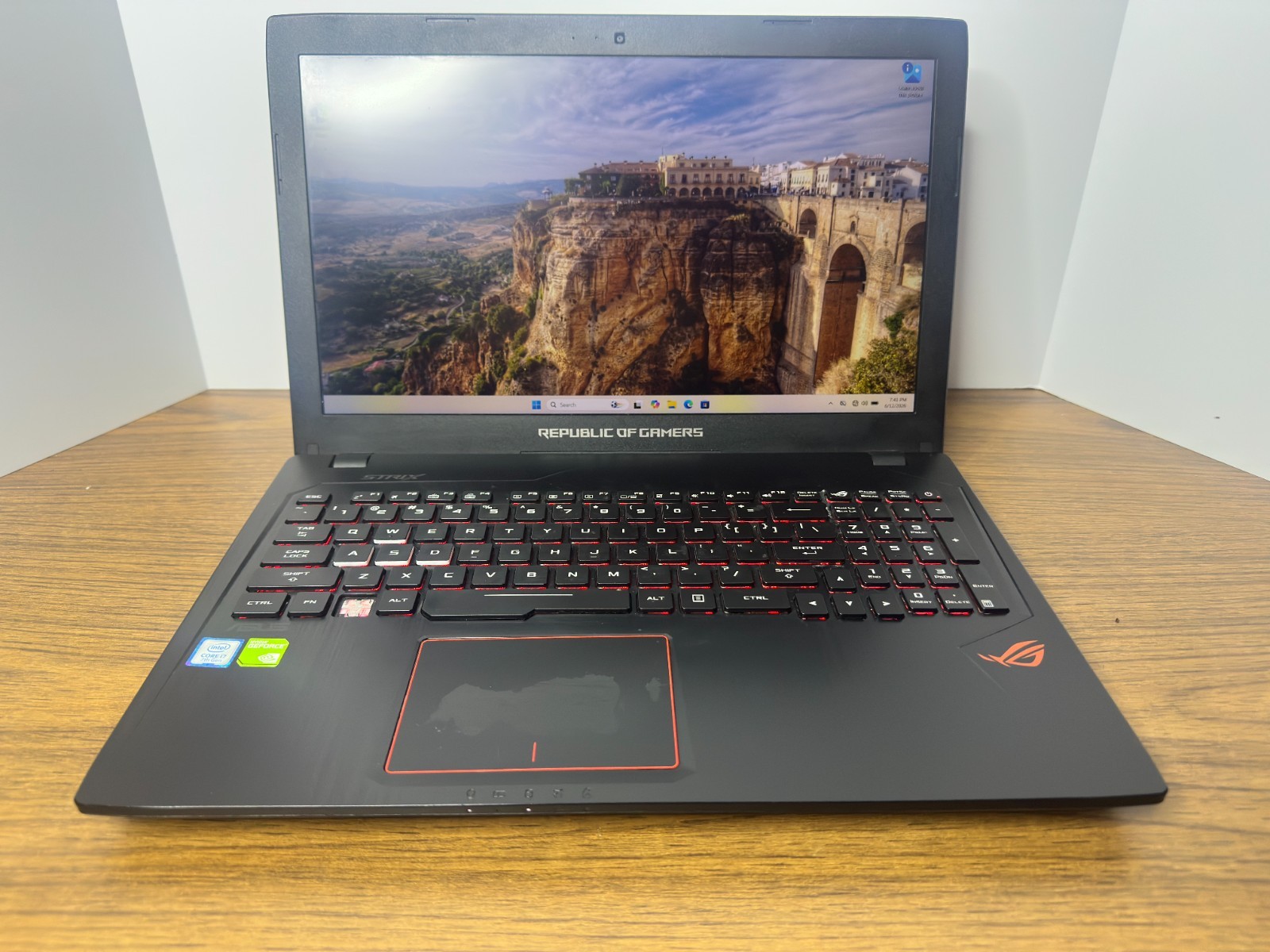 Asus ROG Strix GL553V | 15.6″| i7-7700HQ | 16GB | 256GB SSD | GTX 1050 *READ*
