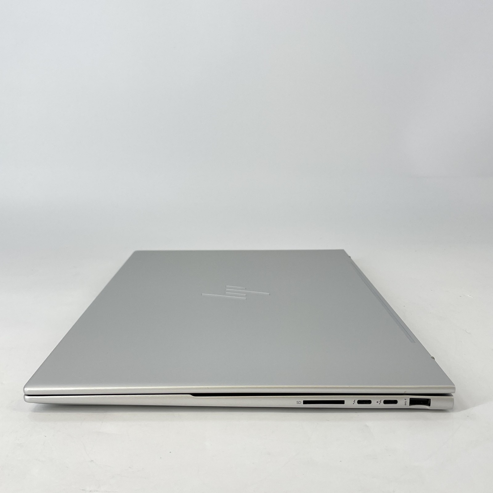 HP Envy 17 Silver FHD TOUCH 2.1 GHz i7-1260P 12GB 512GB SSD Good