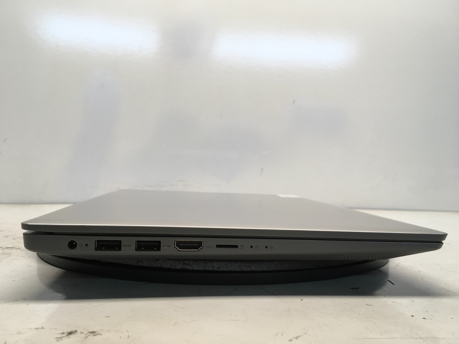 Lenovo IdeaPad Slim 1-14AST-05 AMD A6-9220E 1.6GHz 4 GB 64 GB EMMC