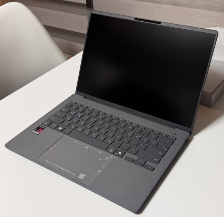 ASUS Zenbook A14 14″ UX3407QA-SB296W / Win11 16GB/512GB SanpdragonX AI 899g