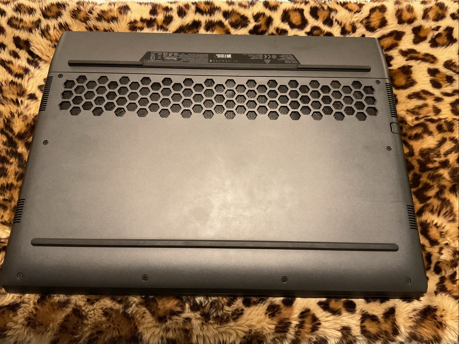 Alienware M17 R5 17.3” (1TB SSD. AMD Ryzen 9 6900HX, 4.9GHz 16GB RAM) Gaming…
