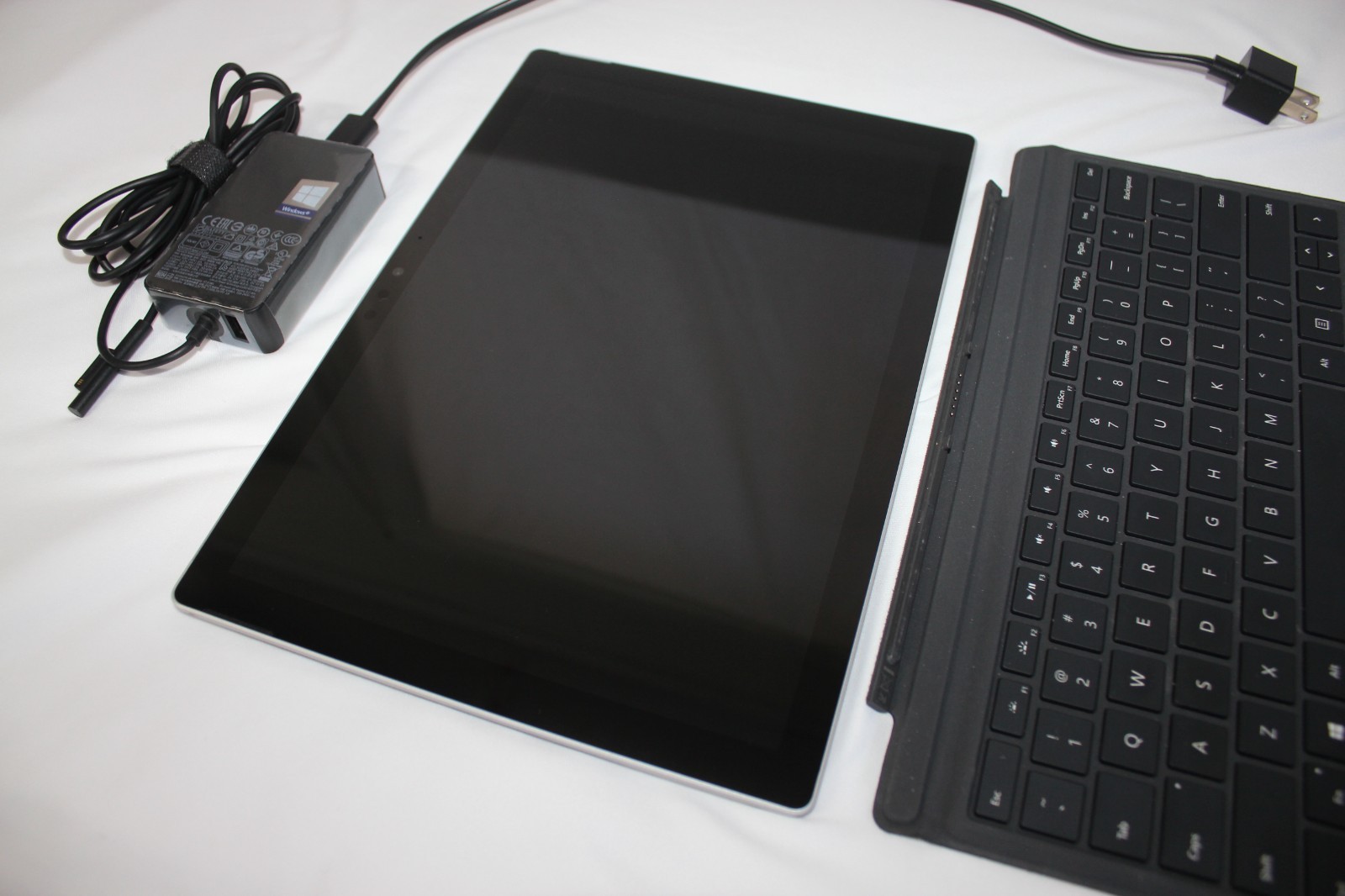 Microsoft Surface Pro 6 – Bundle -i5 Quad Core, 256GB SSD/8Gb RAM, Win 11 Pro