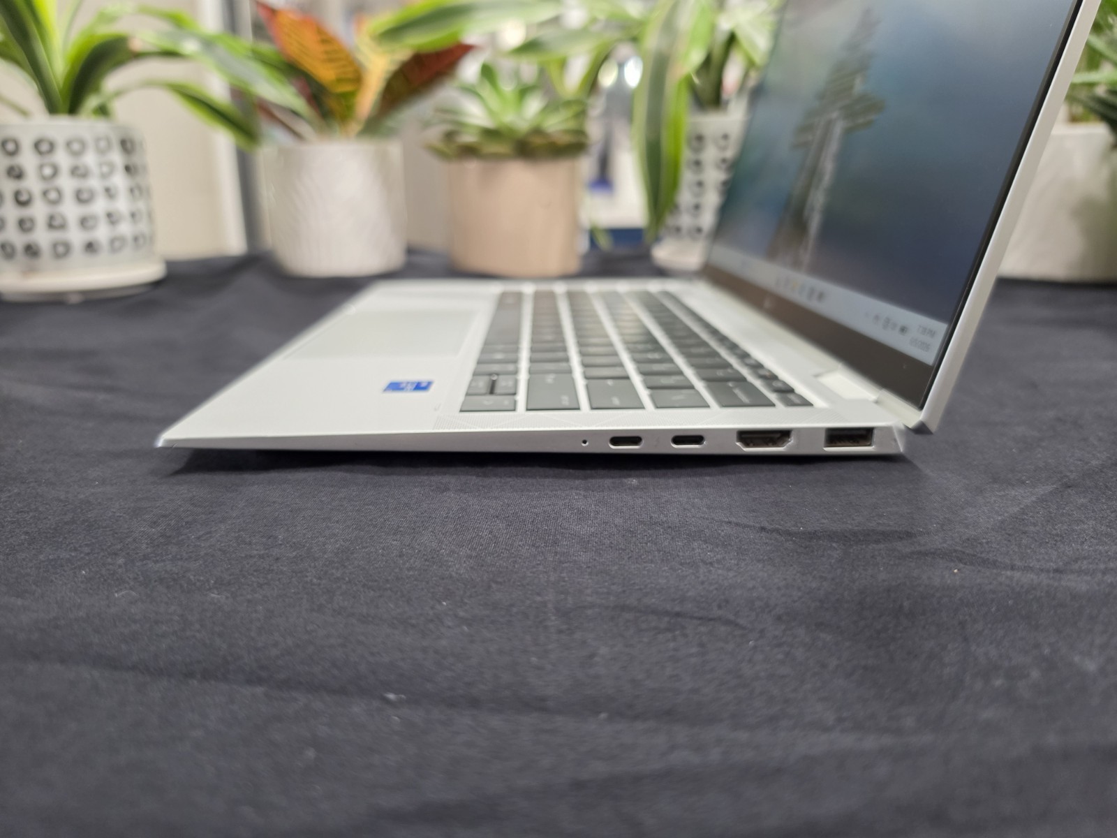 HP EliteBook x360 1030 G8 13.3″ i7-1185G7 16GB 1TB SSD LTE Win 11 Pro 2-in-1