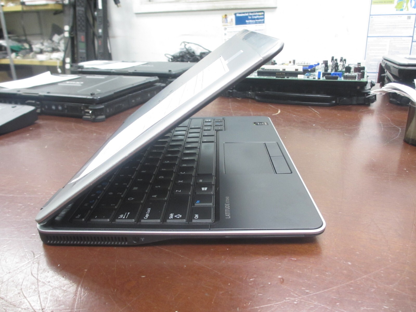 Dell Latitude E7240 I5-4300U 1.90GHz 8GB Web-Cam Laptop [NO AC/HDD/OS]*screen
