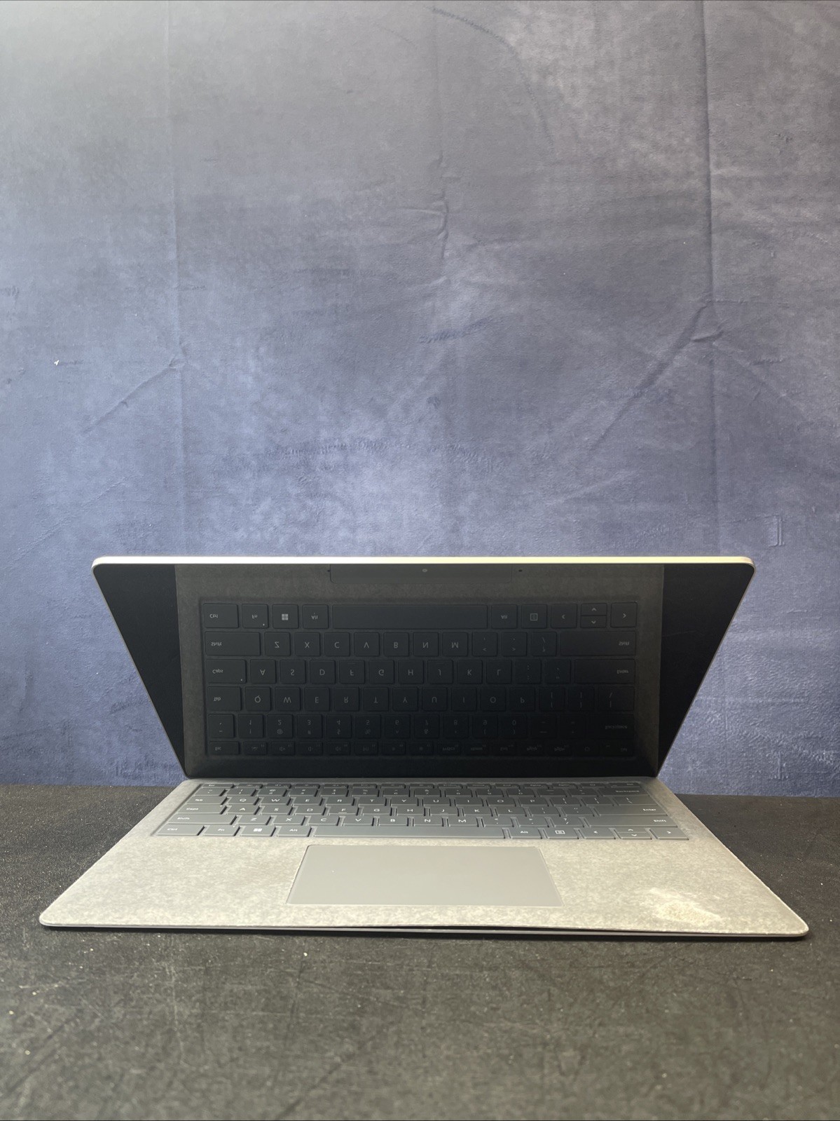 Microsoft Tested LCD Screen w/ Chassis & Battery – No Motherboard