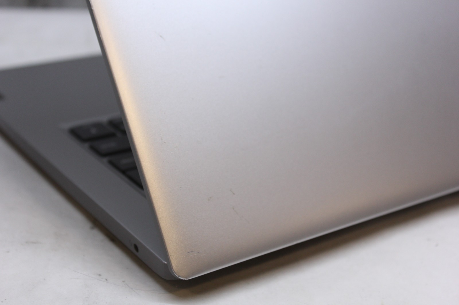 Lenovo IdeaPad Slim 1-14A | AMD A6-9220, 4GB Ram, 64GB emmc, Linux Mint *Read