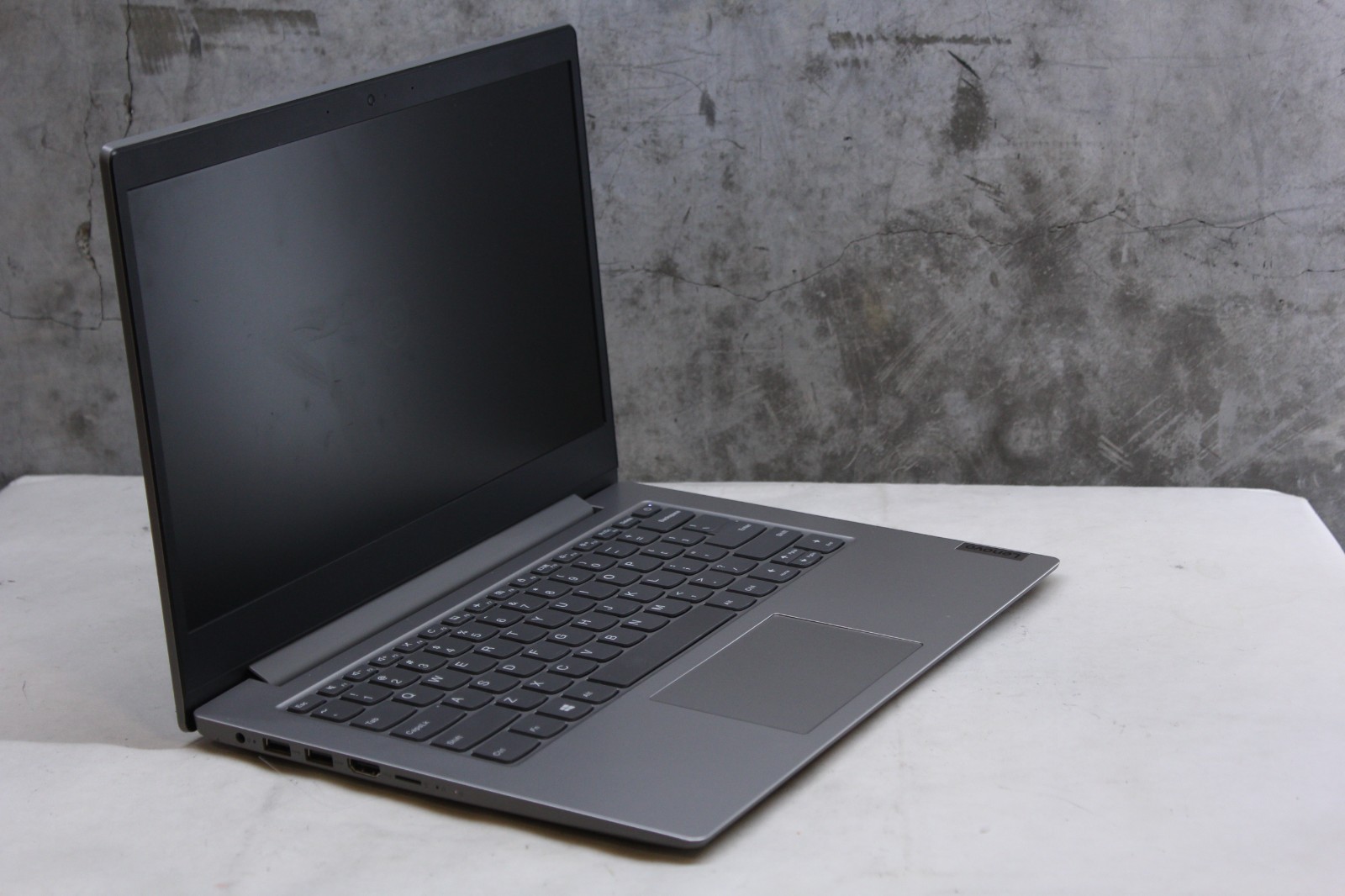 Lenovo IdeaPad Slim 1-14A | AMD A6-9220, 4GB Ram, 64GB emmc, Linux Mint *Read