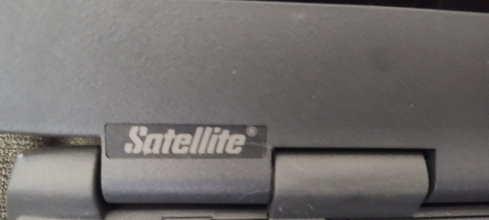 Toshiba Satellite 1555CDS Pentium 233MHz 32MB 3GB Win98 12in BROKEN, FOR PARTS