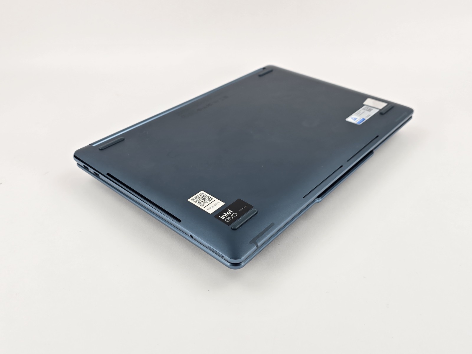 Lenovo Yoga Book 9i Dual 13.3″ 2.8K OLED Ultra 7 155U 16GB 1TB – Used – READ