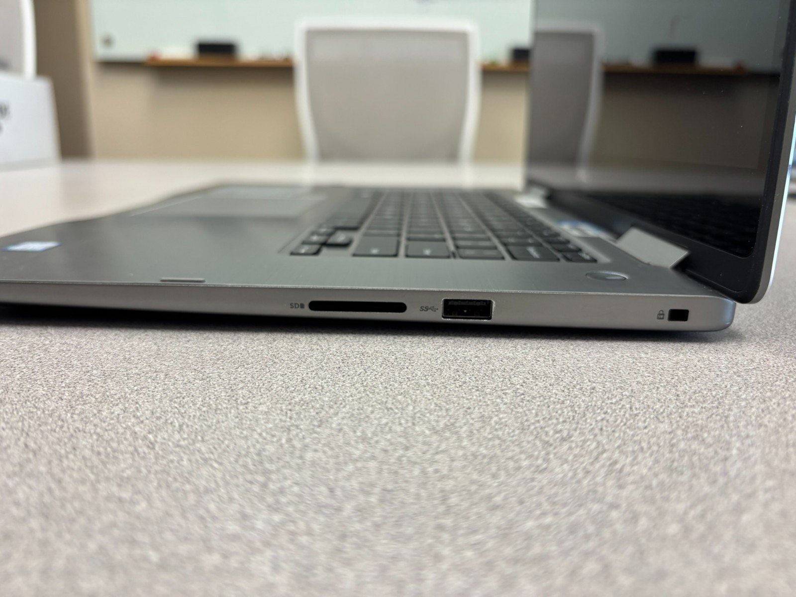 Dell Inspiron 7573 2-in-1 Laptop – Core i7 16GB RAM 512GB SSD Win 11