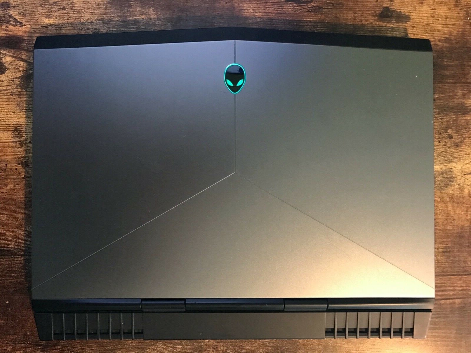 Alienware AW15R3 15.6 inch (1TB + 128GB, Intel Core i7-7700HQ, 2.80GHz, 16GB)
