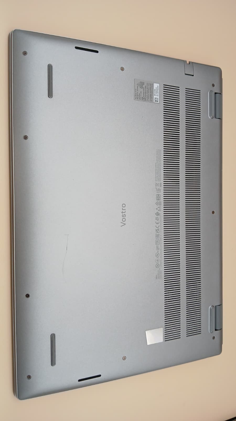 Dell Vostro 5620 16″ i5-1240P 16GB RAM 512GB SSD Win11 Pro Business Laptop