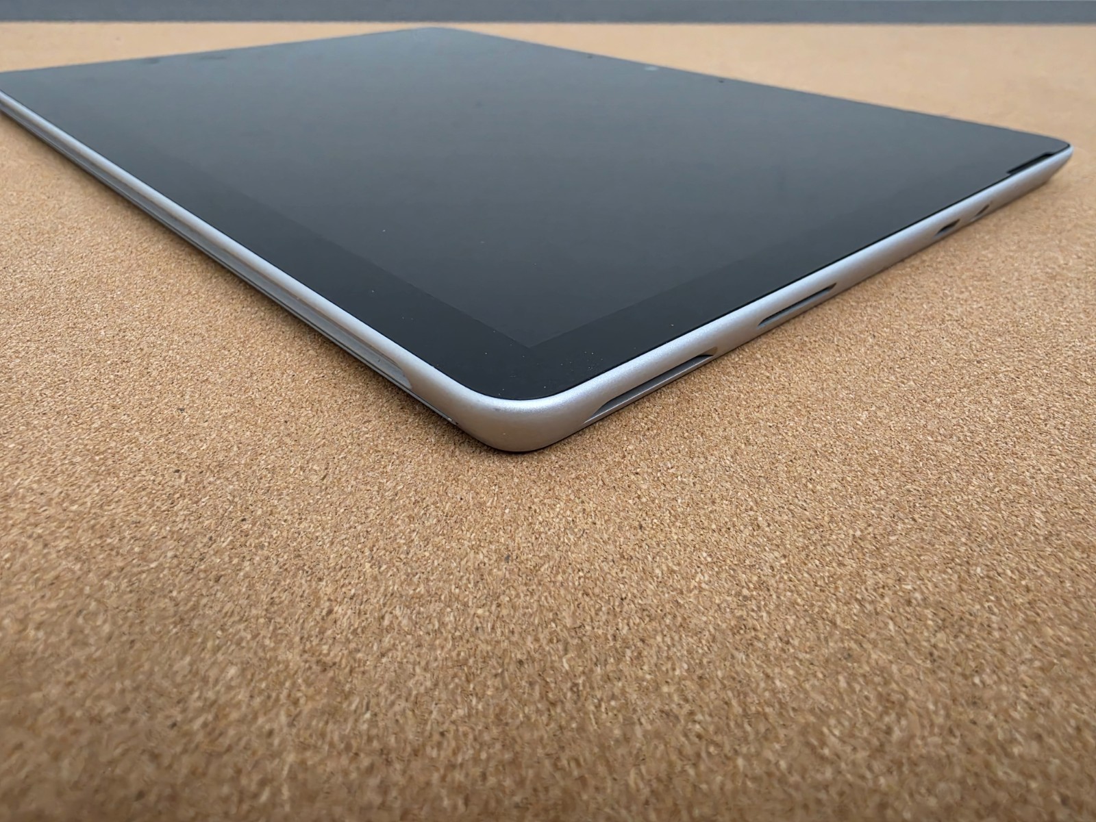 Microsoft Surface Go 2 m3-8100Y 8GB Ram 128GB SSD Win 11 Pro