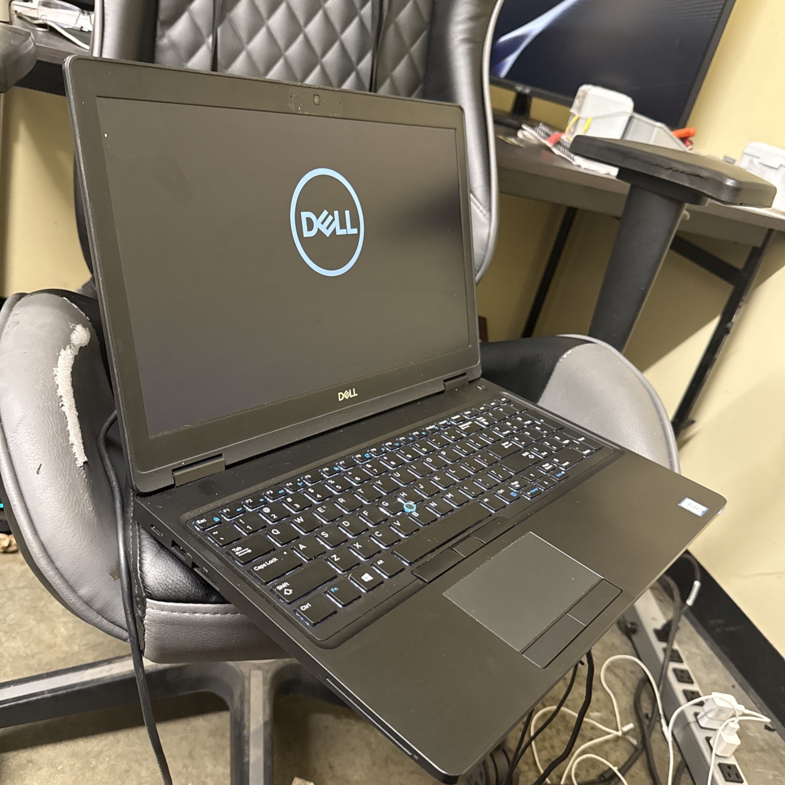 Dell Latitude 5591 i5-8400H 8GB RAM 256GB SSD 15.6” Win 11 Pro Charger