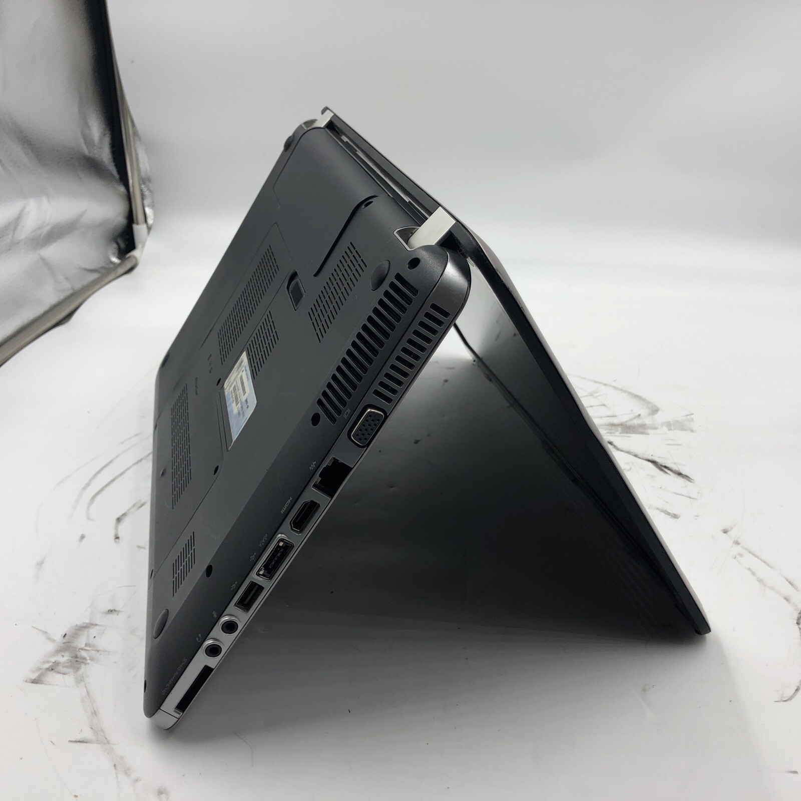 HP Pavilion DV6 Laptop i3-M350 2.27GHz 4GB RAM NO HDD/OS/Caddy Missing Screws