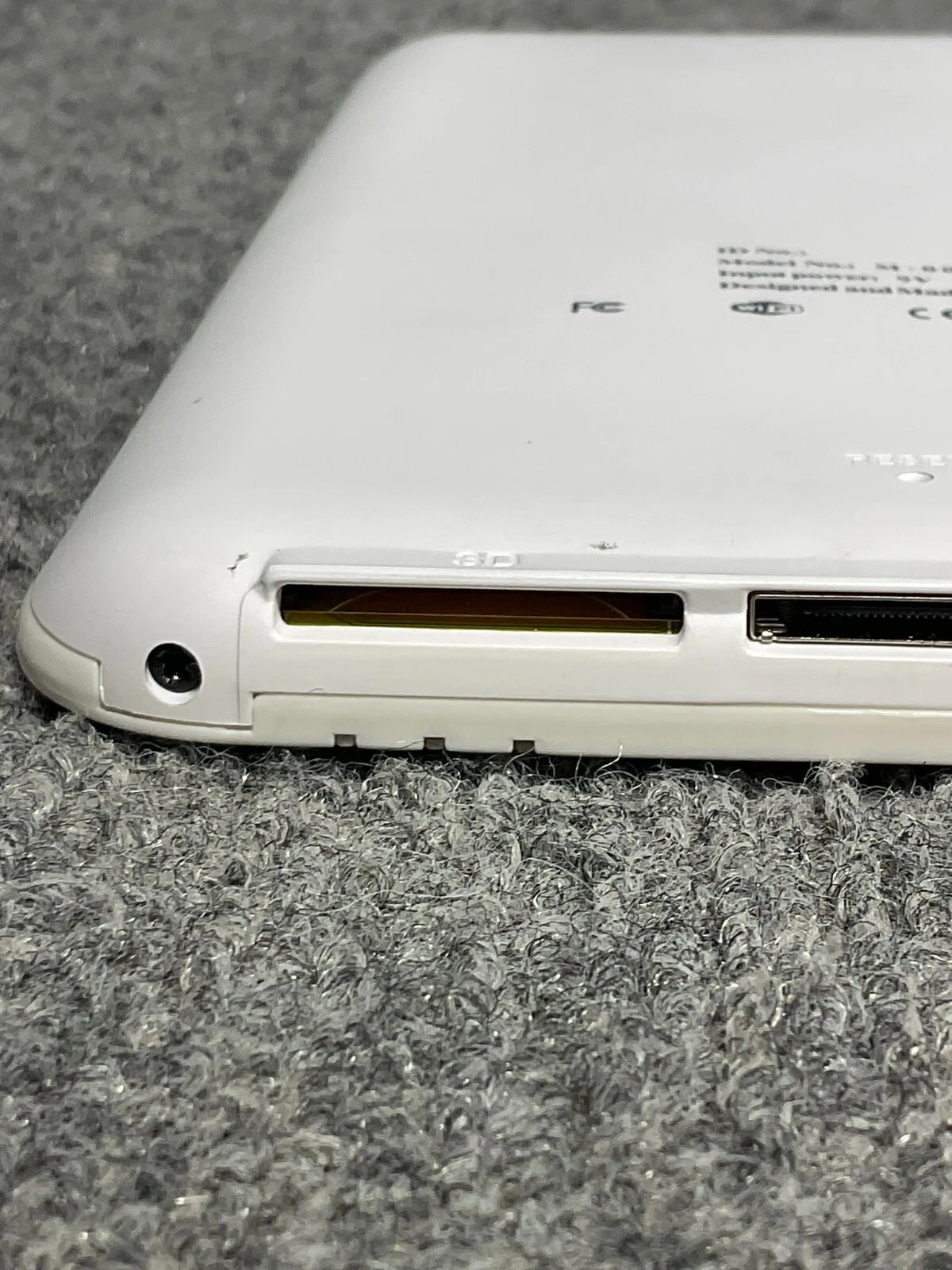 Universal Android Tablet M-001 9 Volt Touchscreen Mini White Device