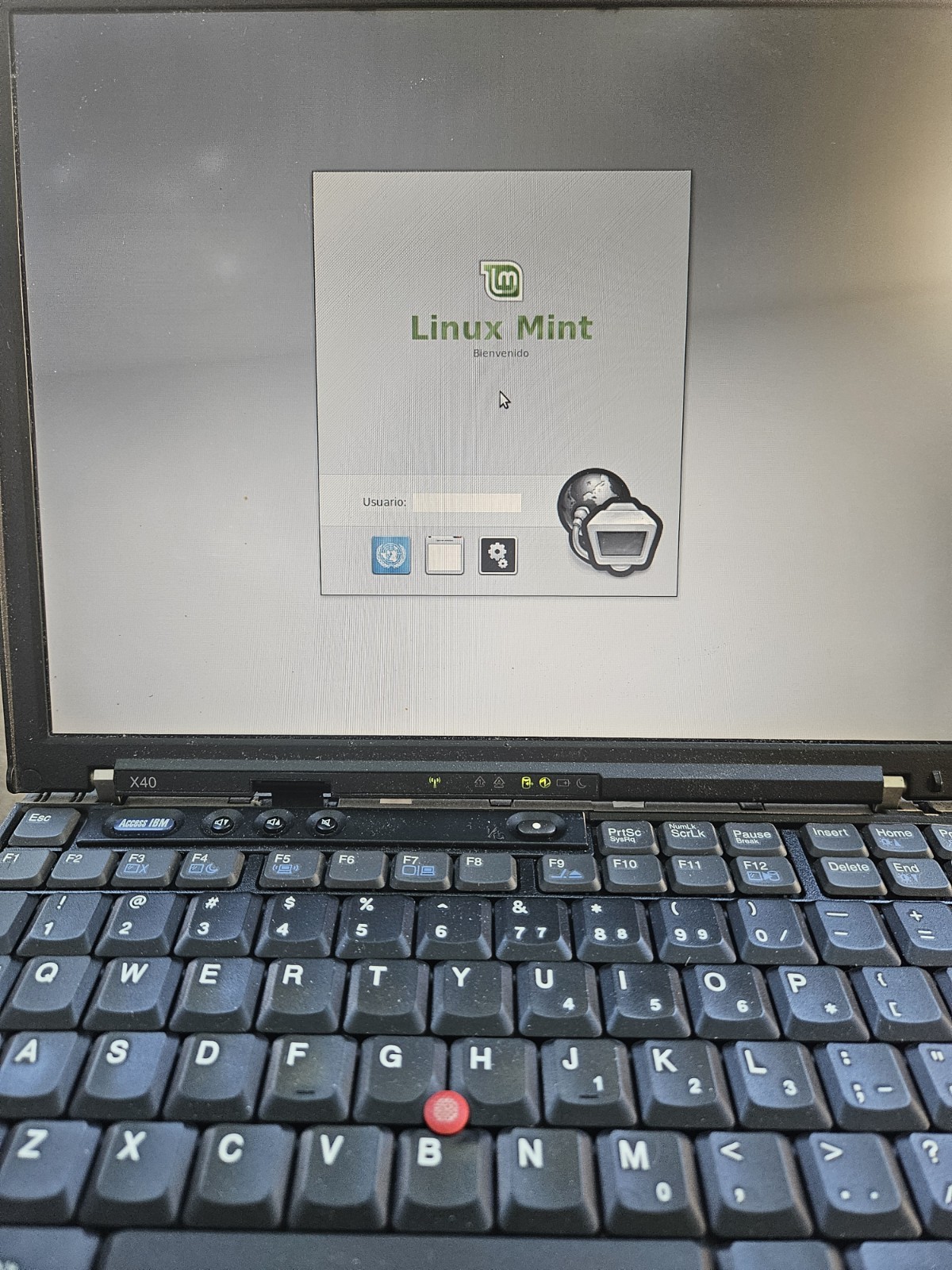 RARE! (NO OS) 12″ IBM Thinkpad X40 Intel Pentium M 1.0 GHz 1.5GB RAM