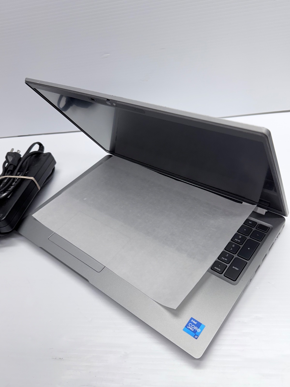 Dell Precision 3561 Laptop + Dock | i7-11800H 16GB 256GB SSD T1200 15.6″ – SP71