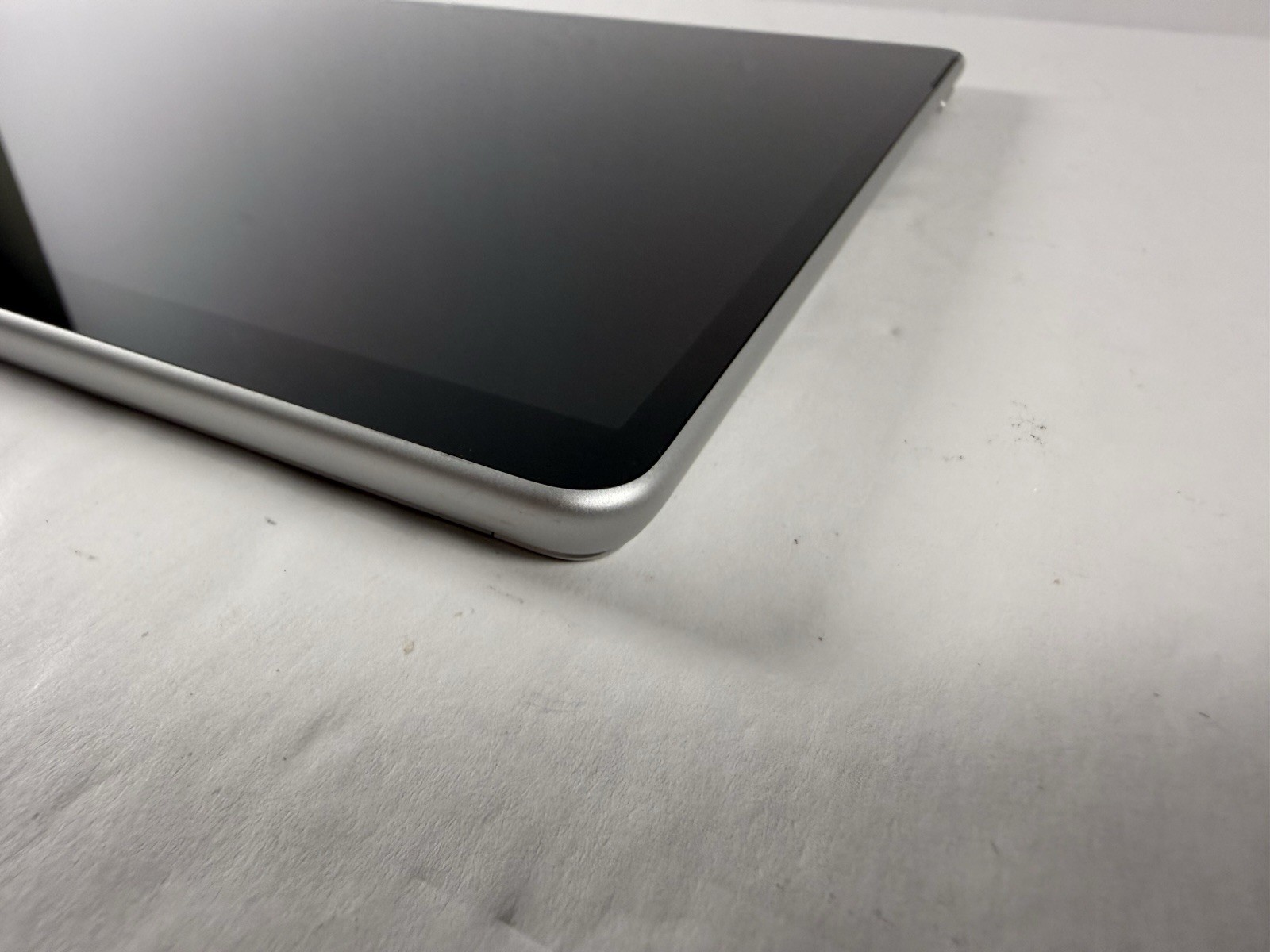 Microsoft Surface Pro 8 (1982) i5-1145G7 – 16GB RAM – 256GB 120Hz – Win 11 Pro