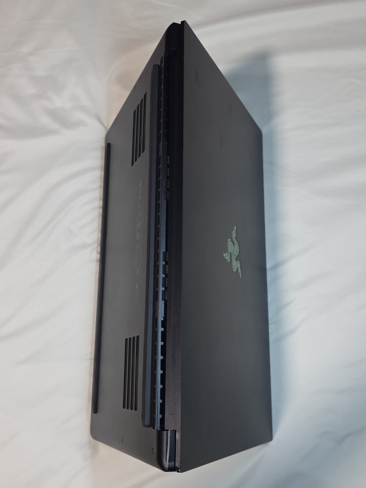 Razer Blade 15.6 FHD 300HZ I7-10875H 1TB SSD 64GB RAM 2080 Super – RZ09-03305E43