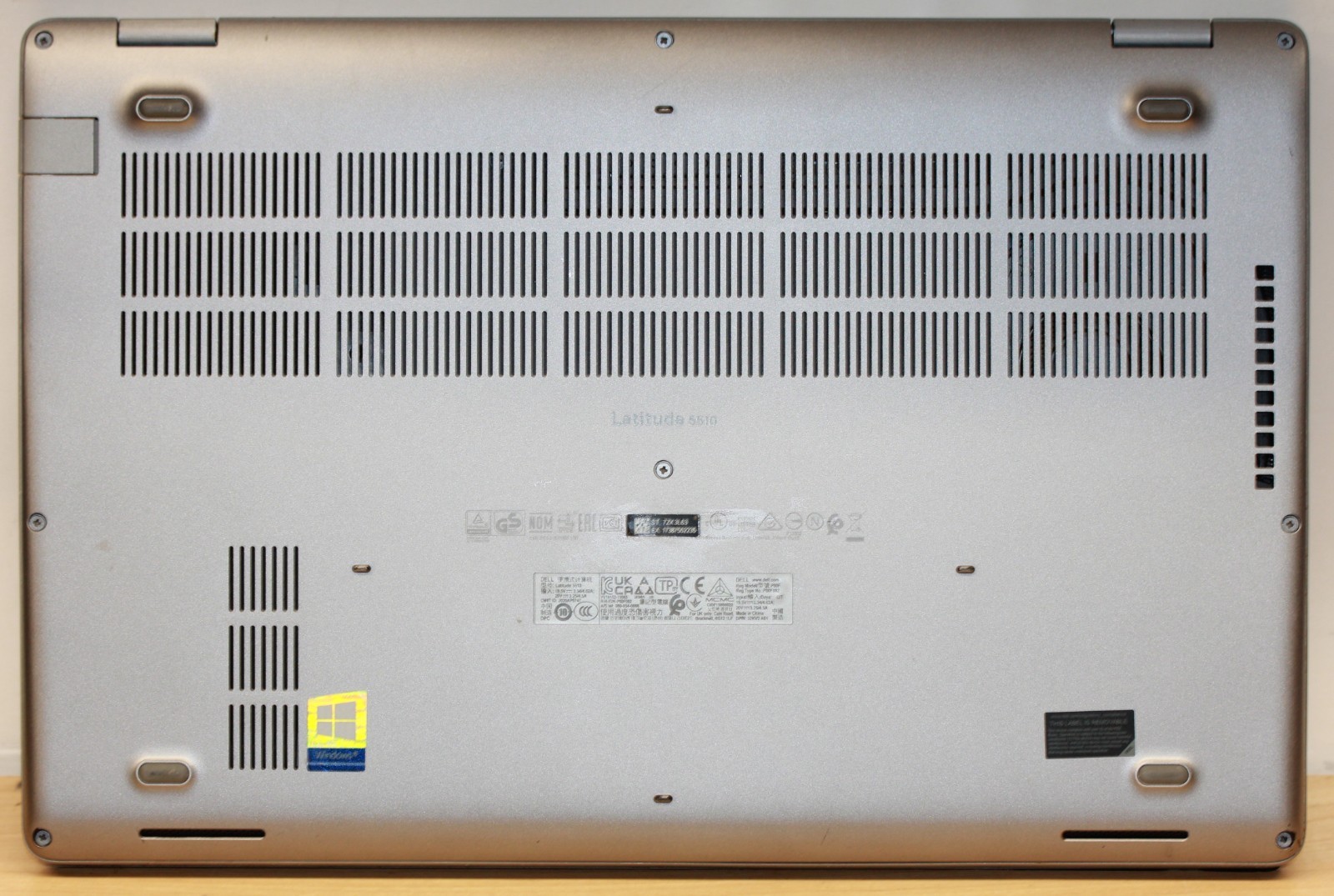 Latitude 5510: 15.6 FHD, i7-10610U, 32GB, 1TB NVMe, Win 11 Pro