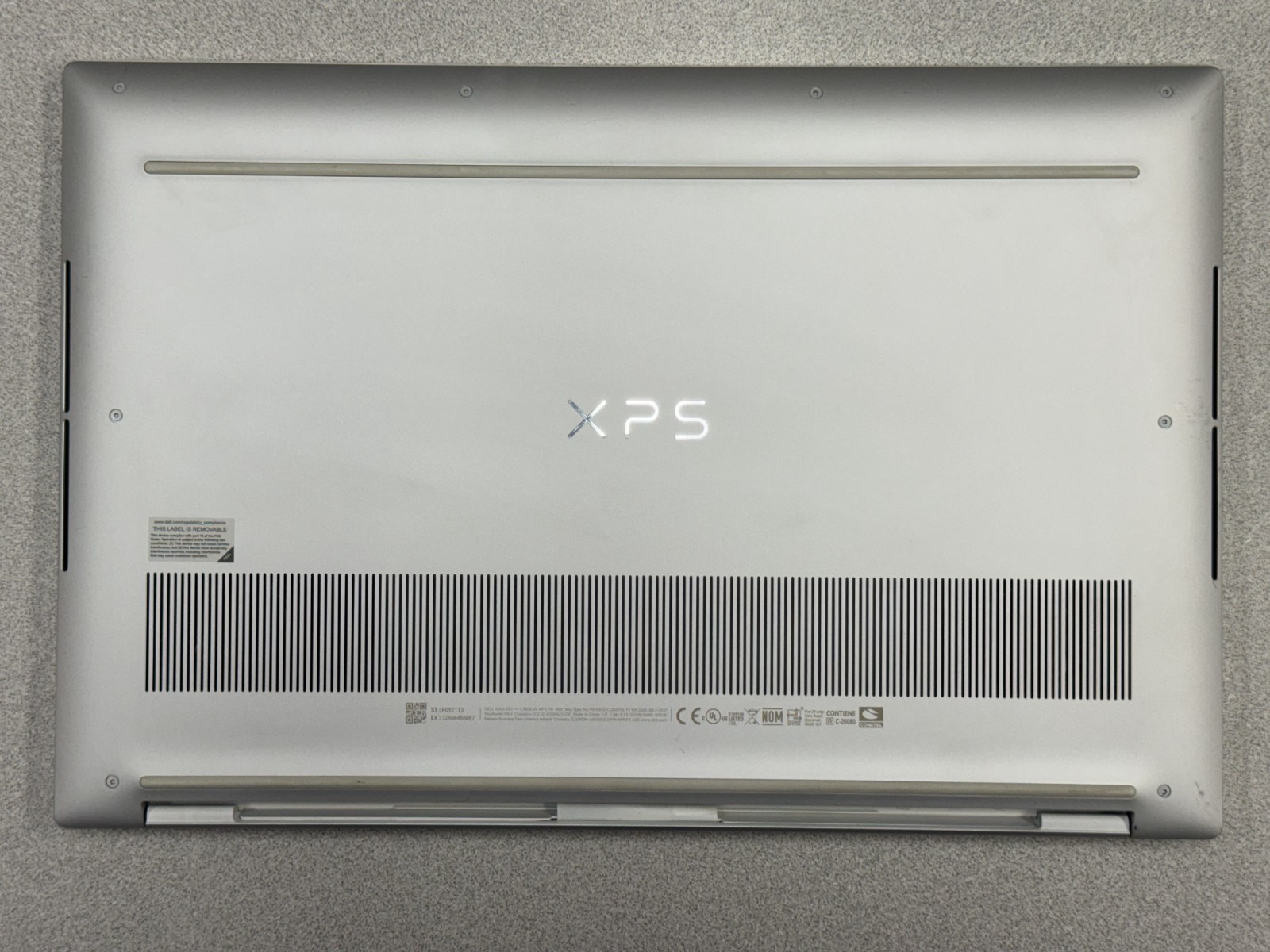 Dell XPS 15 9520 – i9-12900HK – 32GB RAM – GeForce RTX 3050 Ti – 1TB SSD Silver