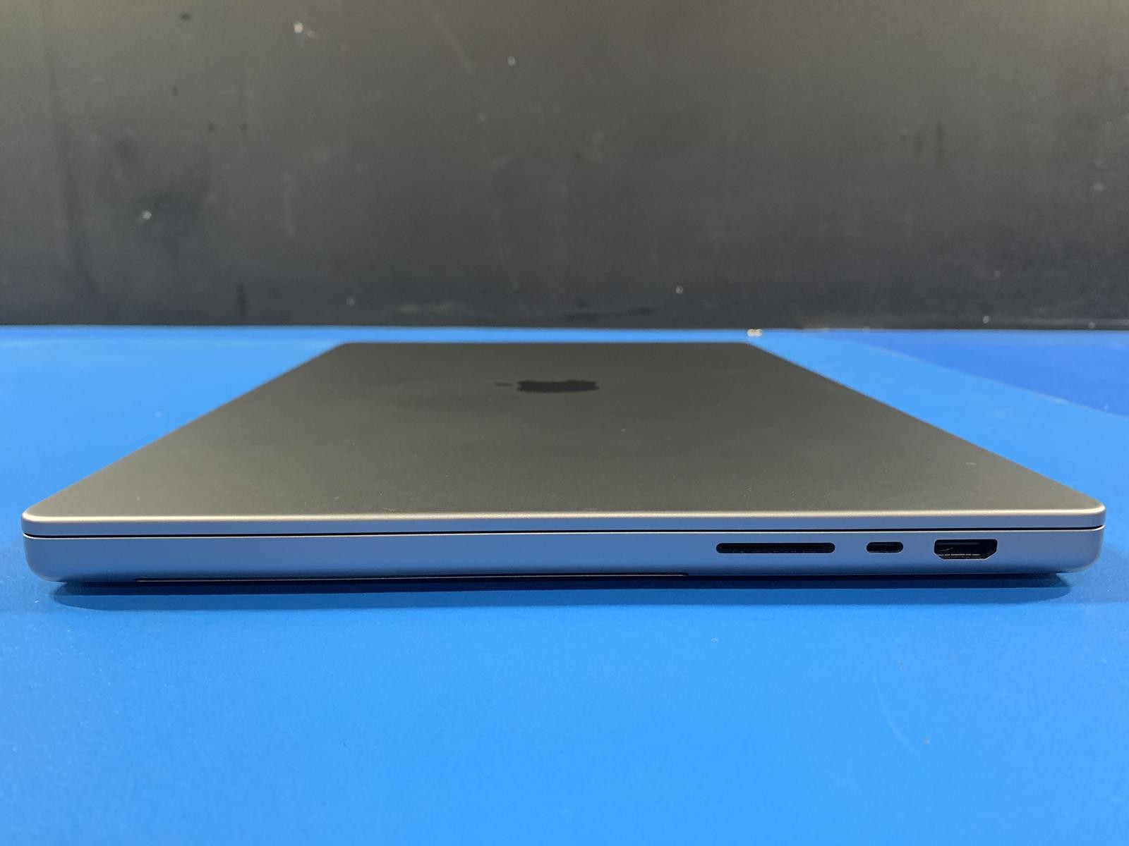 Apple MacBook Pro A2485 16″ M1 Max 32GB LPDDR5 1TB SSD macOS Sequoia