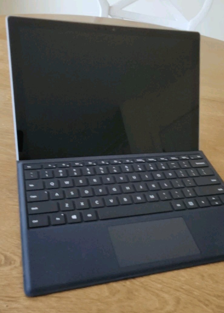 Microsoft Surface Pro 7+ plus i7, 16GB, 256 SSD, 11th Gen 1165G7 processor,