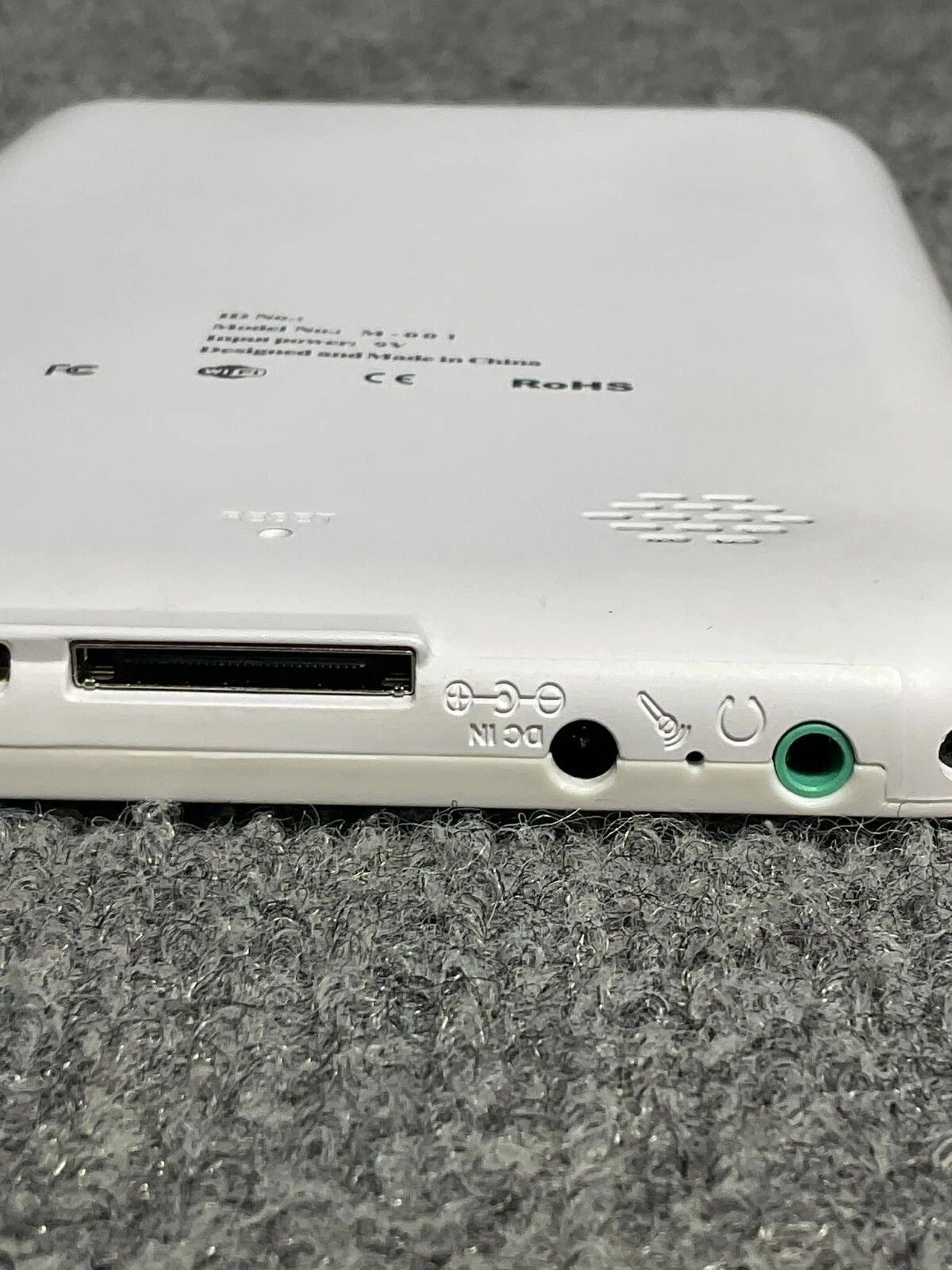 Universal Android Tablet M-001 9 Volt Touchscreen Mini White Device