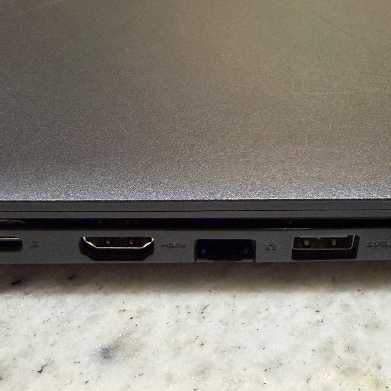 Dell Latitude 3590 i5-8250U 1.6GHz No RAM/No HDD Tested To Bios Cracked Case