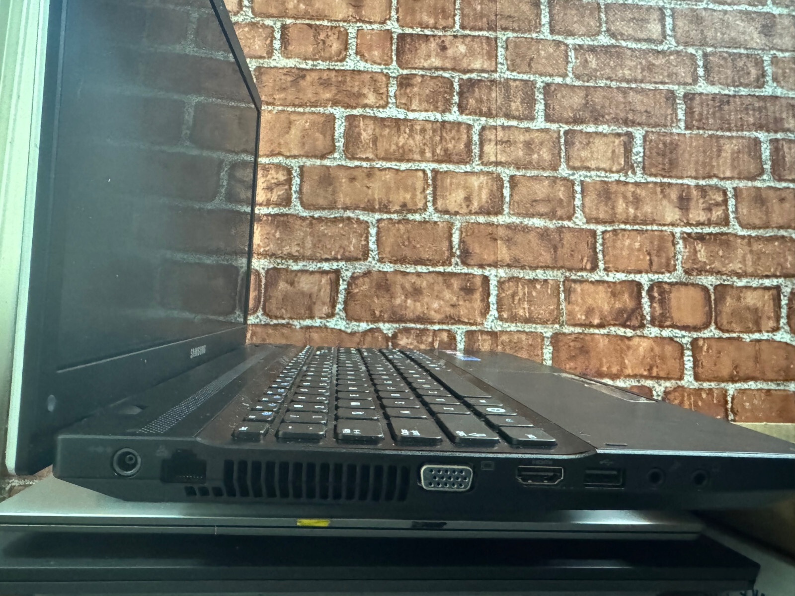 Samsung Notebook, Win 7 Compatible, Quad Core AMD Radeon A8(Untested/For Parts)