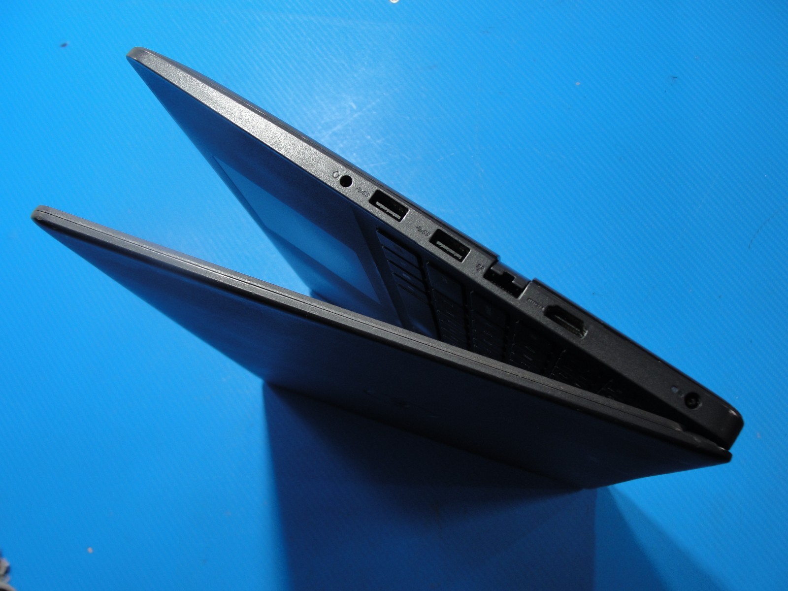 Dell Inspiron 3501 15.6”FHD Core i3-1115G4 3GHz 8GB SSD Reset 128GB+Charger