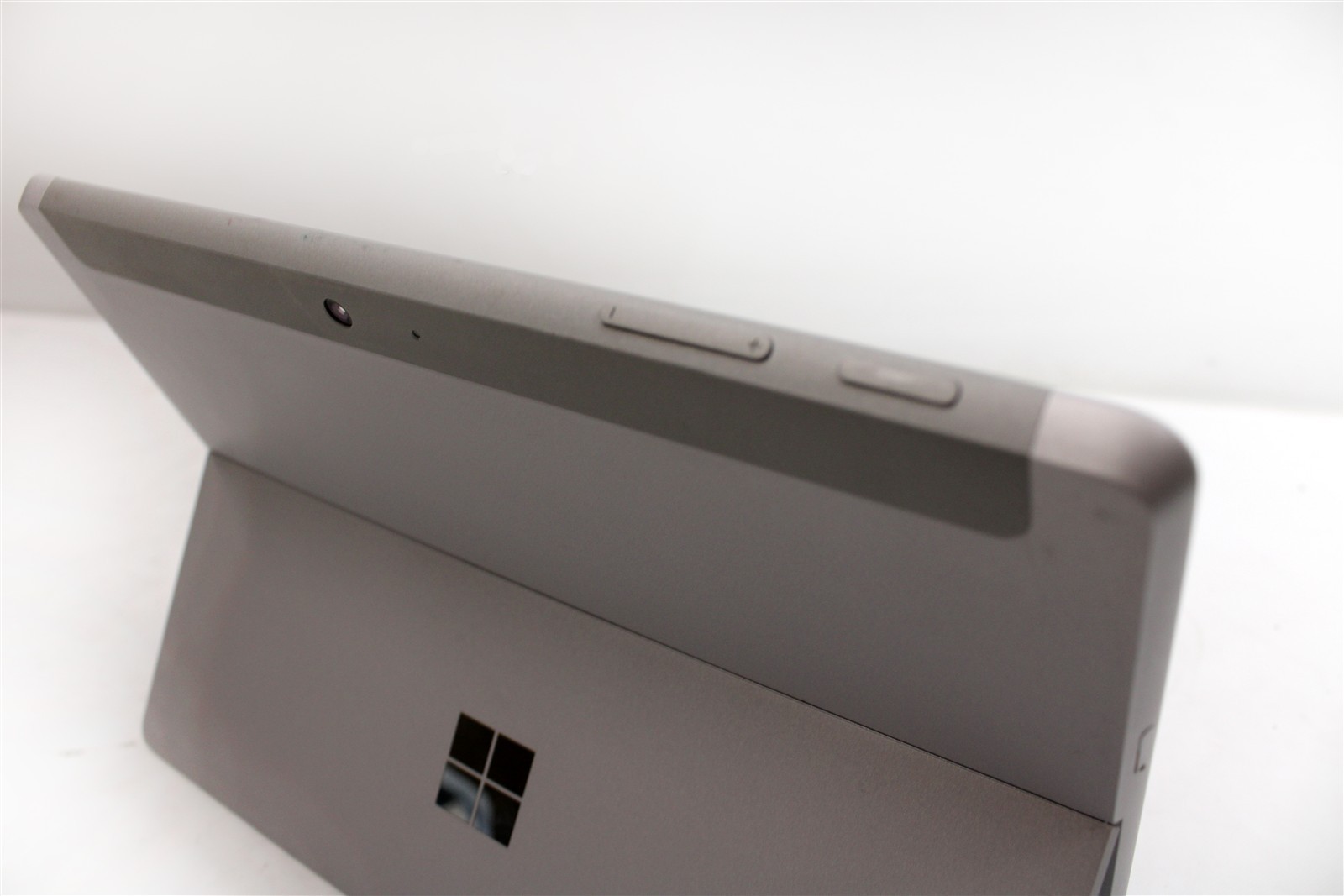 Microsoft Surface Go 2 10.5″ Tablet Core m3-8100Y 4GB RAM 64GB Windows 11 Pro